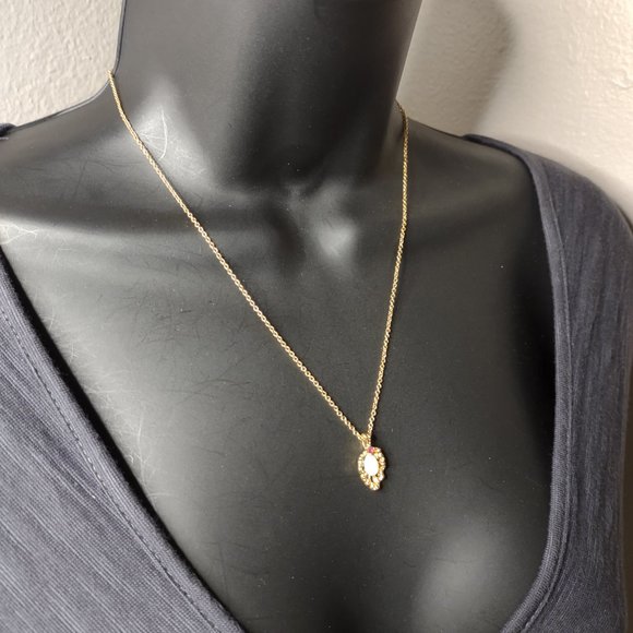 Vintage Small Leaf Shaped Pendant Necklace 18.5 Inches Long - Picture 14 of 15